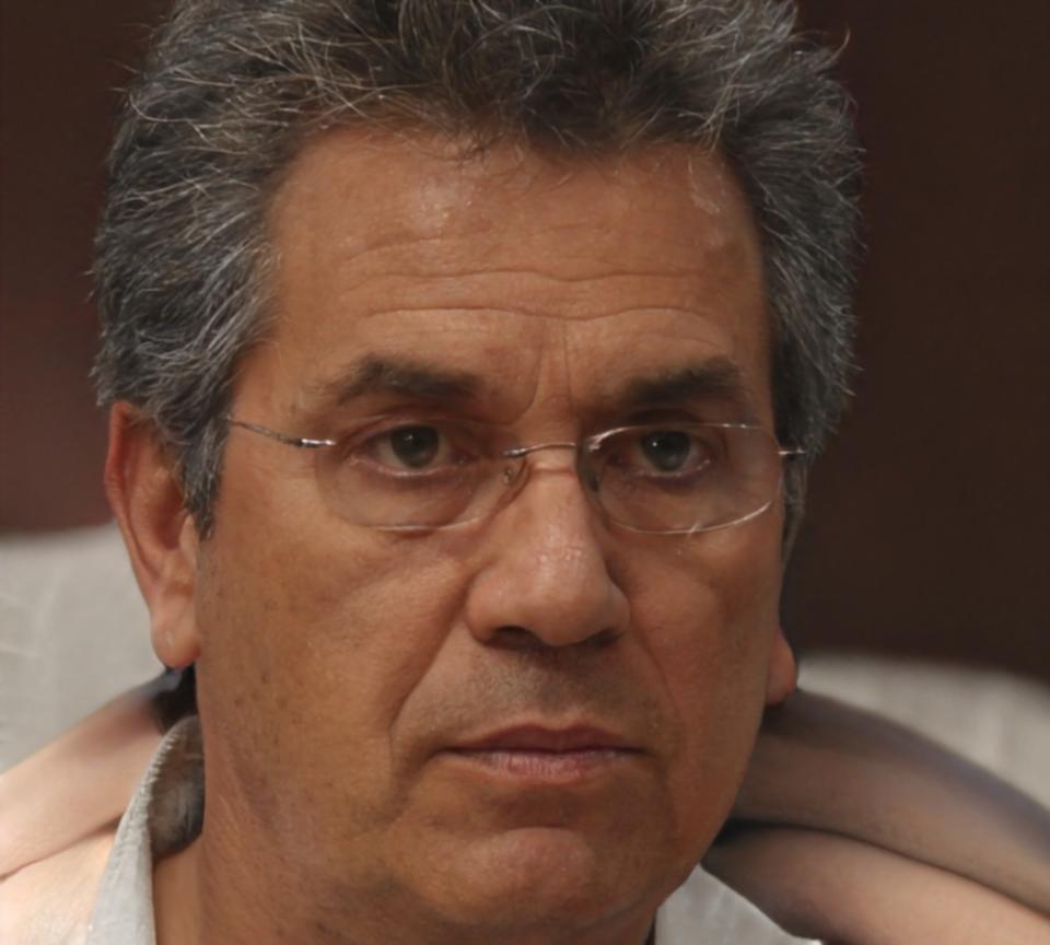 Retrato profesional de consultor en rentabilidad empresarial